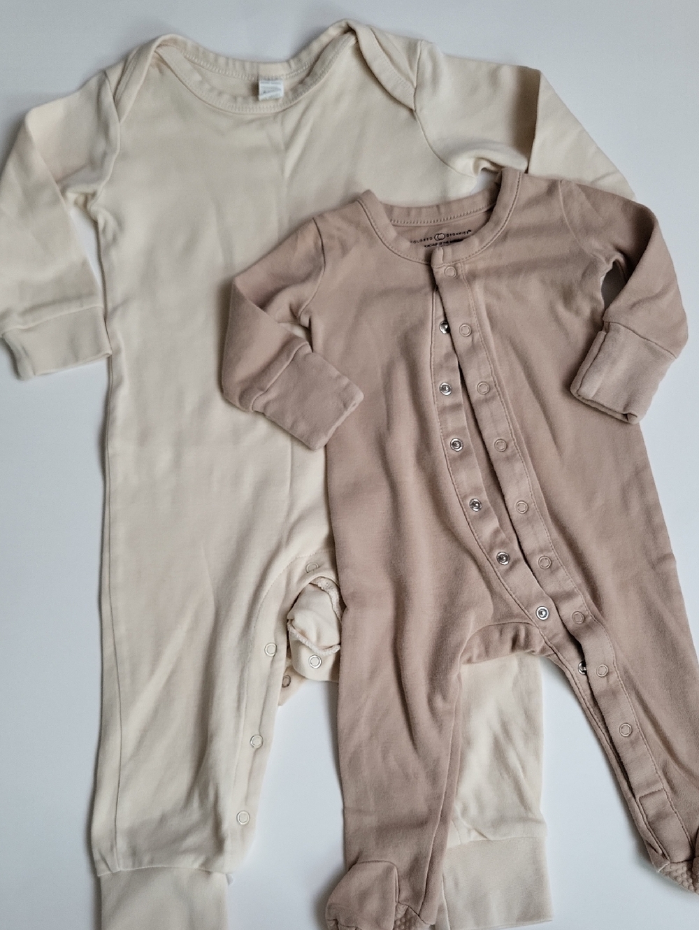 Coloured Organics Neutral Cream & Taupe Long-Sleeve Baby Footie Set